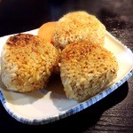 もつ焼 松 - 焼きおにぎり(3個) ¥310