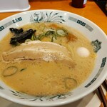 日高屋 - 料理写真:豚骨醤油ラーメン。味が濃く美味しかったです