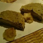 ワインと天婦羅 あら木 - ④どんこ…椎茸のことで根元も揚げてくれて添えてある。丁寧な仕事してるなと思う。