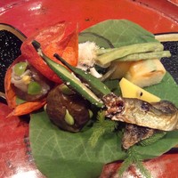 草喰 なかひがし - 鮎、うるか、茄子、ささげ、おくら、鱒すし、蓮根万頭、あかざ