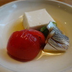 蕎麦ひら井 - 2015.5.22 ①前菜（胡麻豆腐・トマトのお浸し・小肌胡瓜の三杯酢）