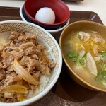 すき家 - 料理写真:牛丼ミニ ランチたまごセット とん汁みそらーめん変更