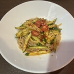 ビッグエコー - 料理写真:ピリ辛キュウリビビン冷麺830円