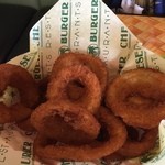 Cheeseburger In Paradise - オニオンリング(カリカリッ)