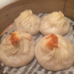 ジョーズ シャンハイ ニューヨーク - ②小籠包※手前が蟹さん(飲茶セット)