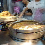 吳記螃蟹羹 - 湯気をあげるもちもち油飯（中華おこわ）と、蟹肉入りの螃蟹羹（蟹スープ）