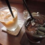 アイビー＆ネイビー - ＋50円でコーヒー、カフェオレ、紅茶(Ice/Hot)が付けてもらえるよ。
ボキらはアイスカフェオレとアイスコーヒーをお願いしました。