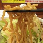 麺屋　ばばん - 加水率高めのウェーブがかかった中太麺。モチッとした歯応え。