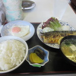Rikiya - お店に置いてある漫画を読んでたら注文したＡ朝食の出来あがり、ご飯が多めなのはやっぱり魚市場ならではですね。
                      