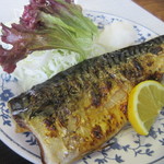 Rikiya - この日の焼魚は鯖、さすがに魚市場の食堂立派な大きな鯖でした。
                      
                      