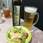 サイゼリヤ - 料理写真:ビールにサラダ