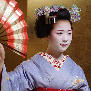 ビジネスや大切な方とのお席に。舞妓さんのお手配も可能です。