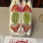 サンドイッチカフェ おいしいメルヘン。 - 料理写真:苺とシャインマスコット
