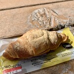 LAWSON - 料理写真:餅っとクロワッサン きなこ&つぶあん ¥194