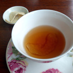 ティーハウス シマ - ドライの梨チップをお茶に沈めて♫