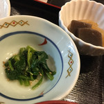 ほおずき - ほうれん草のおひたし(半分食べましたが)に大根とこんにゃくの煮物