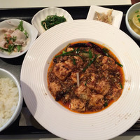 神田 雲林 - 月曜日・木曜日のランチ：激辛マーボー豆腐セット