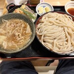 久兵衛屋 - 料理写真:にんにく背脂肉つけ汁うどん大と野菜天ぷら盛り