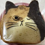 ねこねこ食パン - 料理写真:三毛猫 顔は袋! 中は顔ないからね