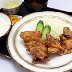 亀山パーキングエリア（上り線）売店 - 手作り、鶏唐揚げ定食８００円(税込）