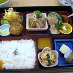 Sasagurikonnikugyarari - これもコンニャクかいと思わず言ってしまいそうな低カロリーのお弁当は一度食べてみる価値は有りますよ}