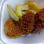 松のや - 料理写真:惣菜セット(ロースかつ1枚、カキフライ2個、ハーフ皮付きポテト)¥490