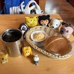 コメダ珈琲店 - 料理写真:アイスコーヒー 560円(税込)
+ローブパン・モーニング(玉子ペースト)
※無料サービス