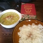 ヨル カフェ フロッシュ - グリーカレー

ランチパスポートのみのメニュー。
バターが効いていて美味しかったです。