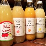 Tisanti Syou And Kositu Daining Guragara - ジュースは、お子様にも安心して飲んで頂ける、山梨産や近県産のストレートジュースを揃えました。