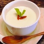Tisanti Syou And Kositu Daining Guragara - 有機豆乳の自家製杏仁豆腐。