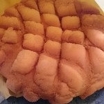 浅草 花月堂 - ジャンボメロンパン  アップ