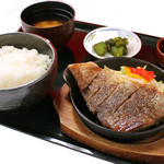 伊勢津 - 料理写真:「松阪肉定食」　Ａ４ランク以上の松阪牛サーロインをアツアツの鉄板でご提供します