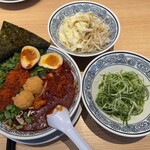 丸源ラーメン - 料理写真:辛肉そば辛さ3倍に味玉、ドッカンねぎ、茹で野菜、柚子胡椒おろし追加