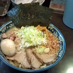 全部のせ！油そば。凄いボリューム！