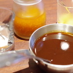Nishiazabu Butagumi - ソース、ドレッシング、塩