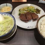 牛たん炭焼 利久 - たんとろ定食