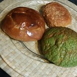 ベーカリーカフェ パーシモン - 柿パン160円、抹茶メロンパン140円、カレーパン140円