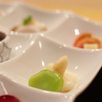 懐石料理 はし本 - "八寸（はつすん）"、蠶豆（そらまめ）に阿蘭陀獨活（アスパラガス）
                