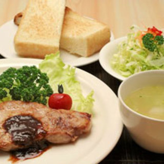 甜美的白金豬，搭配香醇的巴薩米克醬增添風味