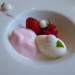 佛蘭西料理 名古屋 - 目の前で薔薇のエスプーマがプラスされます