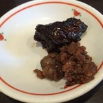 鰻禅 - 頭の有馬煮と肝の生姜煮。安定した美味しさです。