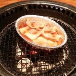 牛角 - すき焼きカルビ、出汁を掛けた後