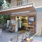 Henry’s Place - 左はトランプ、右はパウハナマーケット