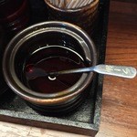 麺や ようか - ラー油。油そばを提供するなら、もっと大量に回しかけられるラー油差しで提供してほしい。5/31/2015