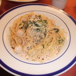 パスタの店　山猫軒 - 小柱とほうれん草のたらこカルボナーラです。