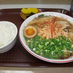 ラーメン・トンチャンあきら - ネギチャーシューのラーメンセットです。