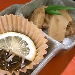 千歳 - お通し　若筍土佐煮・もずく酢