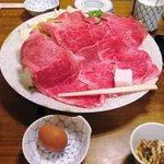 中洲ちんや - ステーキやしゃぶしゃぶもあるのですが、やはり此処に来たらすき焼きでしょう。