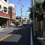 愛玉子 - 店の前はこんなに狭い道路ですが、東京都道452号神田白山線なんですよね