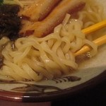 沖縄そば屋うーまくー - 麺のアップ